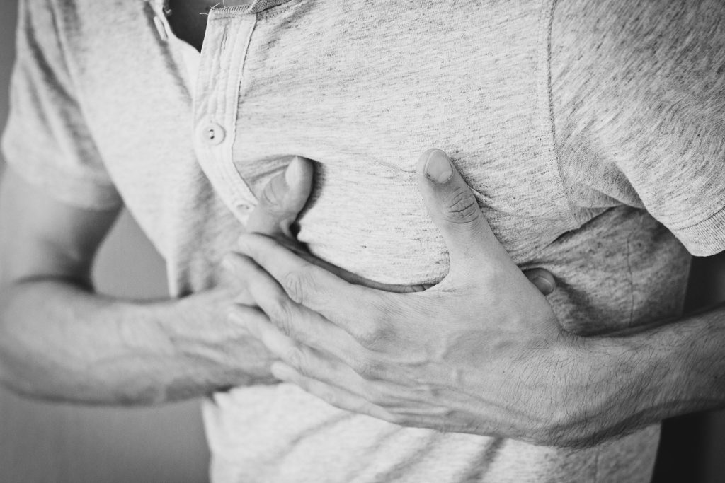 Une crise d'angoisse provoquant des palpitations cardiaques